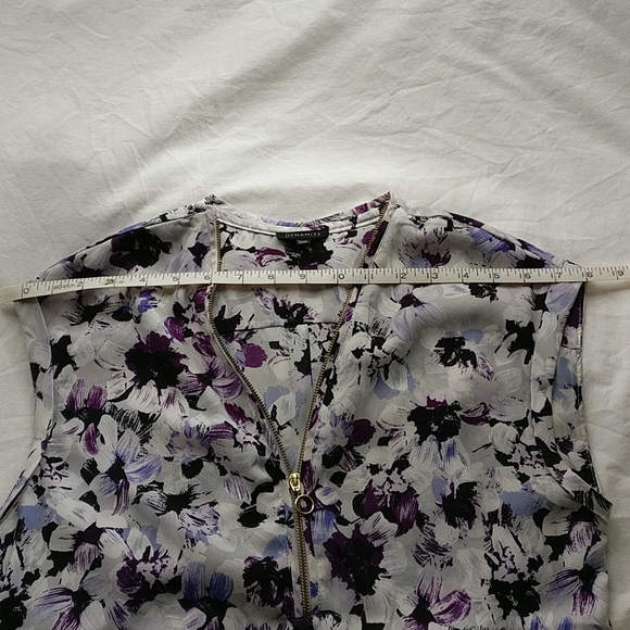 Dynamite purple floral sleeveless top 💜 - Picture 7 of 9